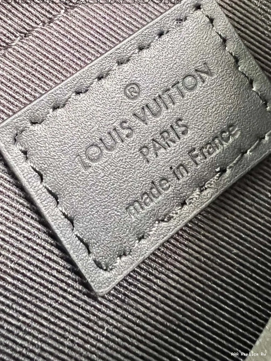AAA Replica Ru Vuitton Pulse Louis Messenger 0714
